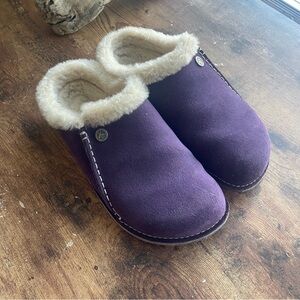 Like new! zermatt suede birkenstock dark berry purple shearling
